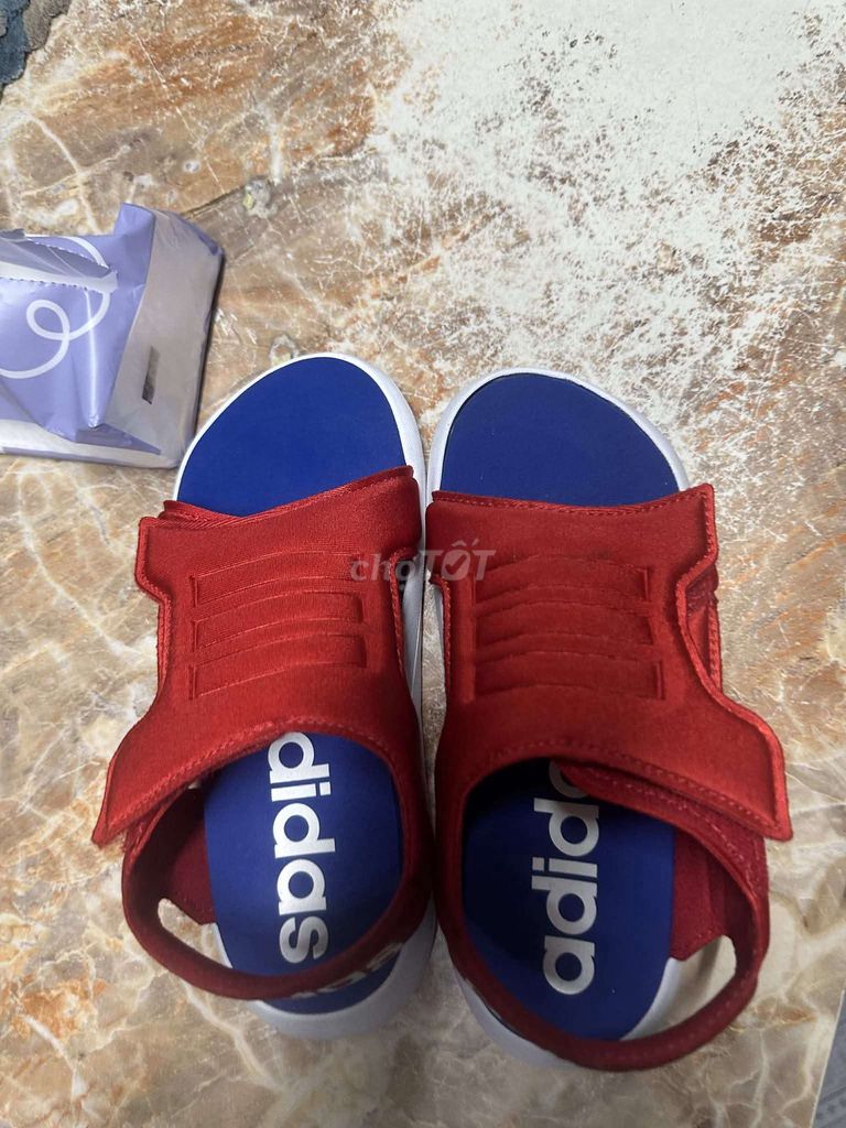 Dép sandal Adidas Bé trai Đỏ Xanh Trắng size 30. Mua bán Mẹ và bé tại Quận 10 Tp Hồ Chí Minh được đăng bởi Thuỳ Trang hình 1