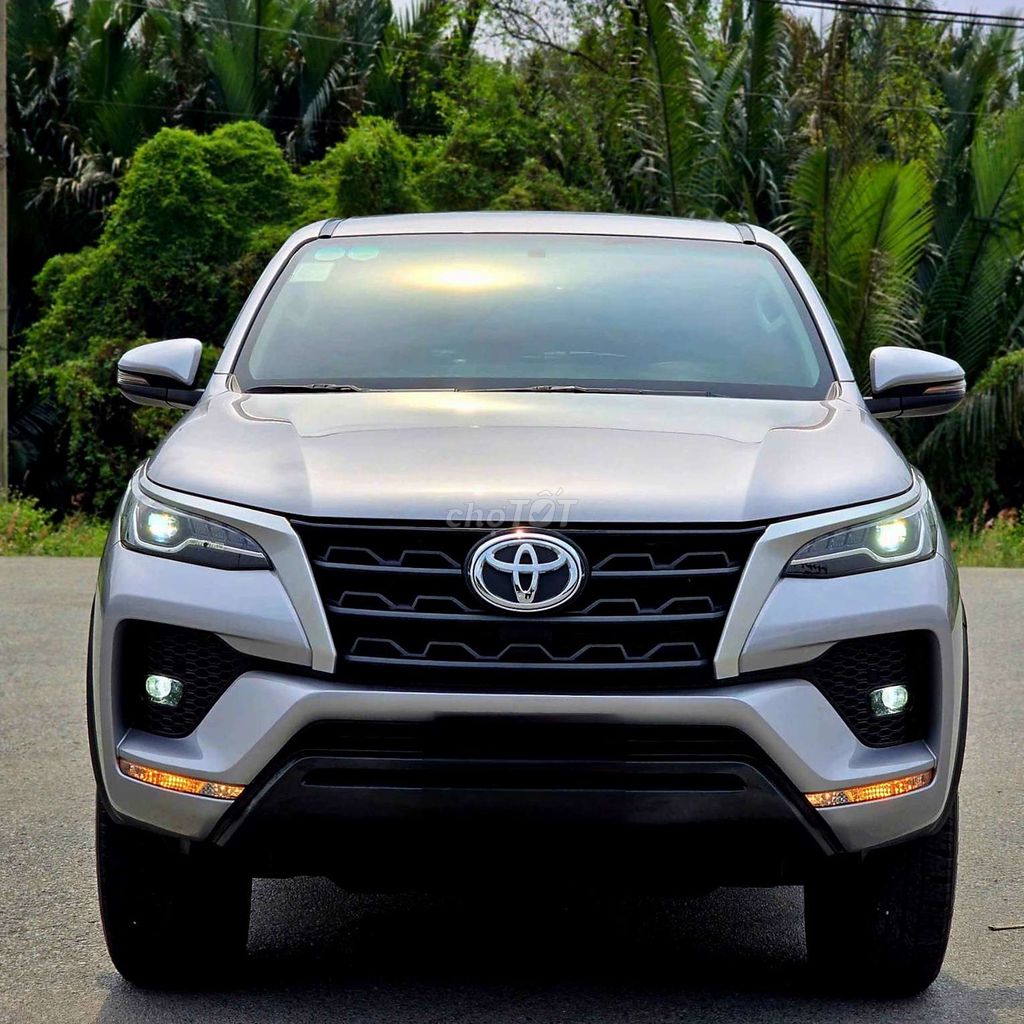 Toyota Fortuner 2.4 2023 lướt 3 vạn sơ cua chưa hạ