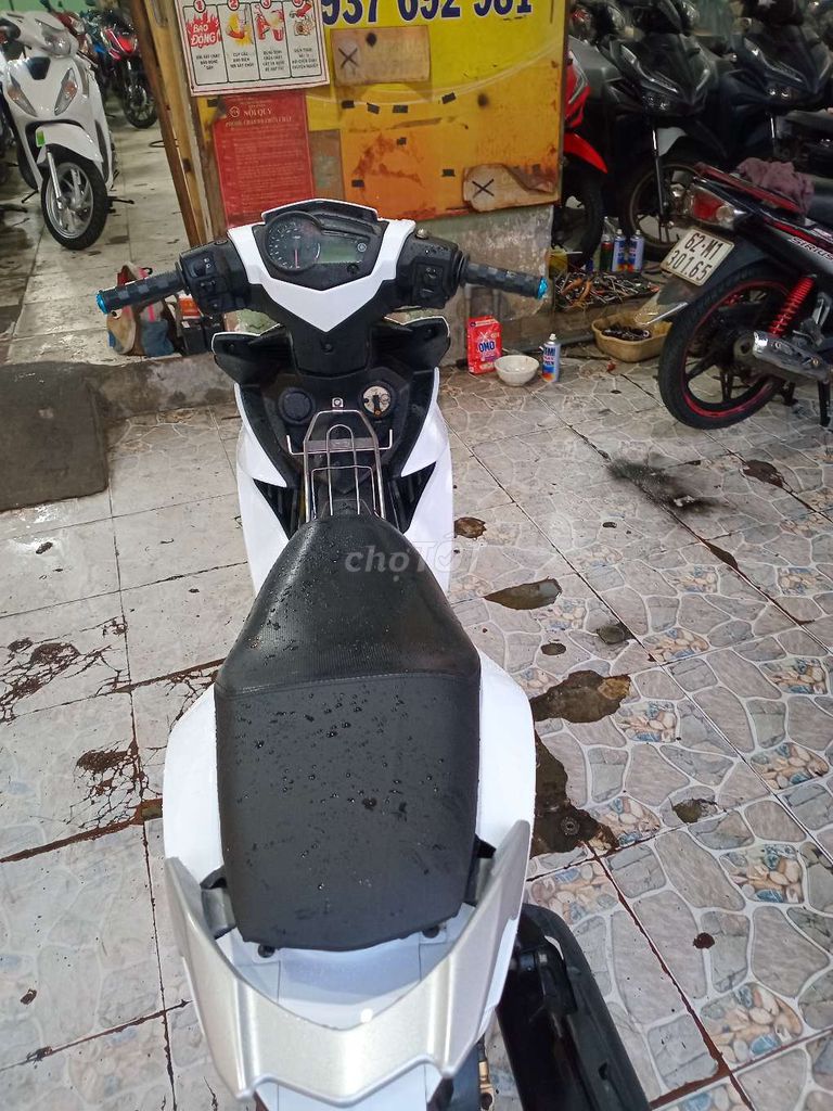 Yamaha Exciter màu Trắng. Mua bán Xe máy tại Quận Bình Tân Tp Hồ Chí Minh được đăng bởi Cường phát  hình 6