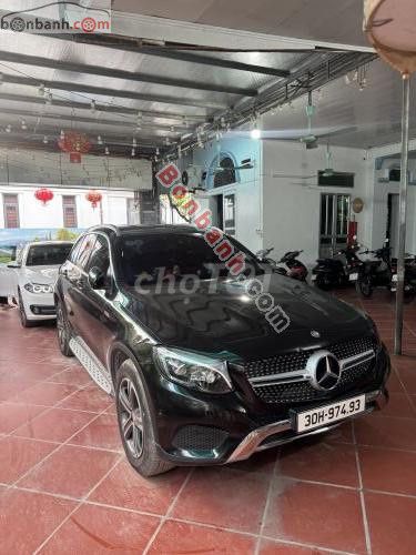 Mercedes Benz GLC 250 4Matic 2016-Màu đen. Mua bán Ô tô tại Quận Đống Đa Hà Nội được đăng bởi Halee Will hình 2