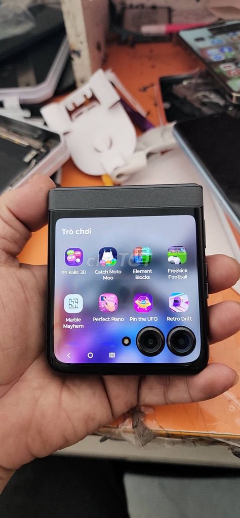 Motorola Razr 2024 8GB/256GB Đen. Mua bán Điện thoại tại Quận 1 Tp Hồ Chí Minh được đăng bởi Hội Đồ Điện Tử hình 1