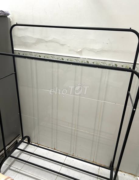 Giá treo đồ kim loại màu đen. Mua bán Nội thất, đồ gia dụng khác tại Quận 5 Tp Hồ Chí Minh được đăng bởi Hội Đồ Điện Tử hình 1