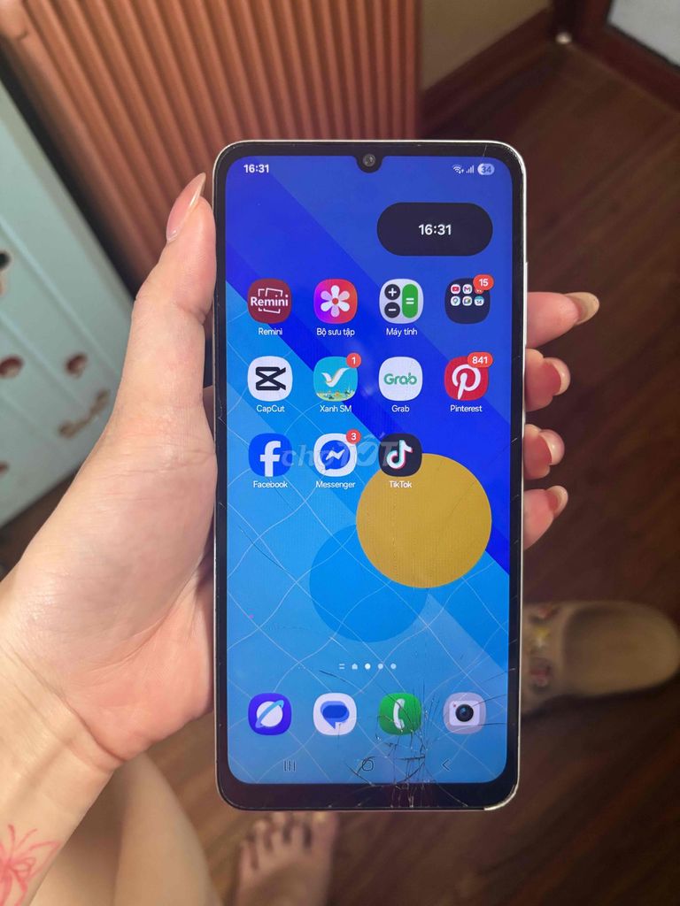 Samsung Galaxy A05 Trắng Vỡ màn hình. Mua bán Điện thoại tại Quận Ba Đình Hà Nội được đăng bởi lê thị kiều oanh hình 1