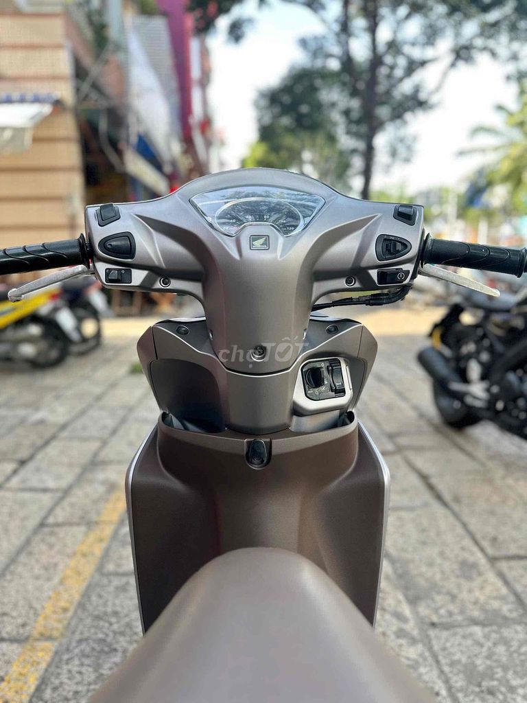 Honda Vision 2019 Smartkey màu Nâu. Mua bán Xe máy tại Thành phố Vũng Tàu Bà Rịa - Vũng Tàu được đăng bởi Cửa Hàng Xe Máy Bảo Thanh 2 hình 9