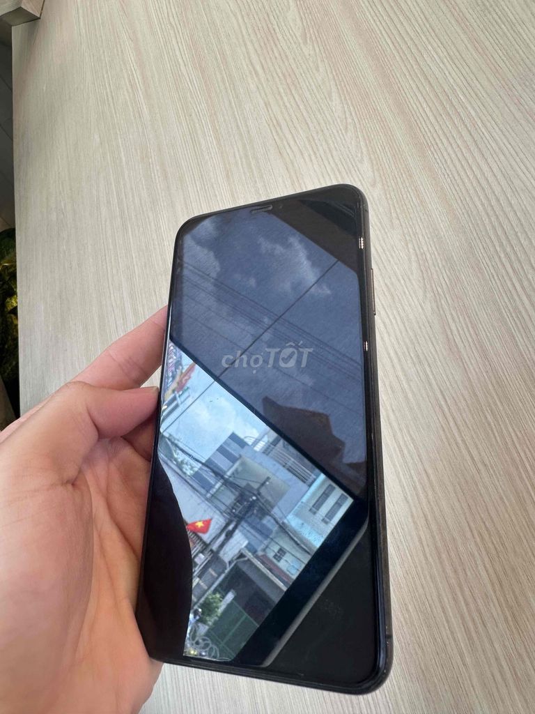Cần bán iPhone 11 Pro Max 64GB hàng Mỹ 99%. Mua bán Điện thoại tại Thành phố Thủ Dầu Một Bình Dương được đăng bởi Jason hình 1