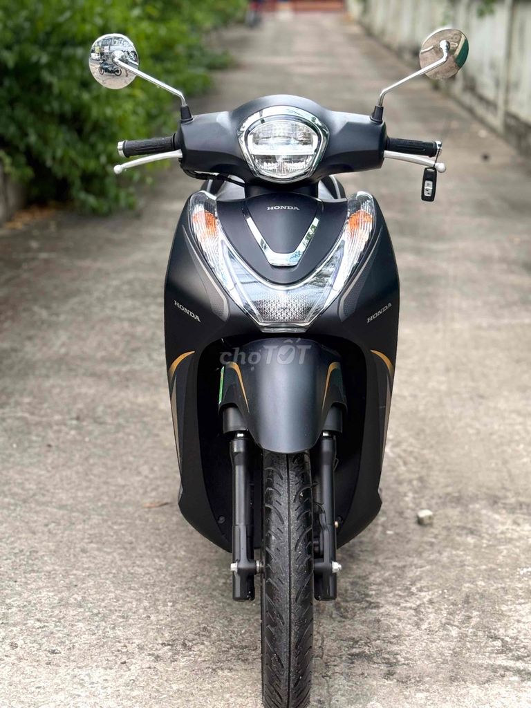 Honda SH Mode спецверсия с номерами Хошимина от собственника
