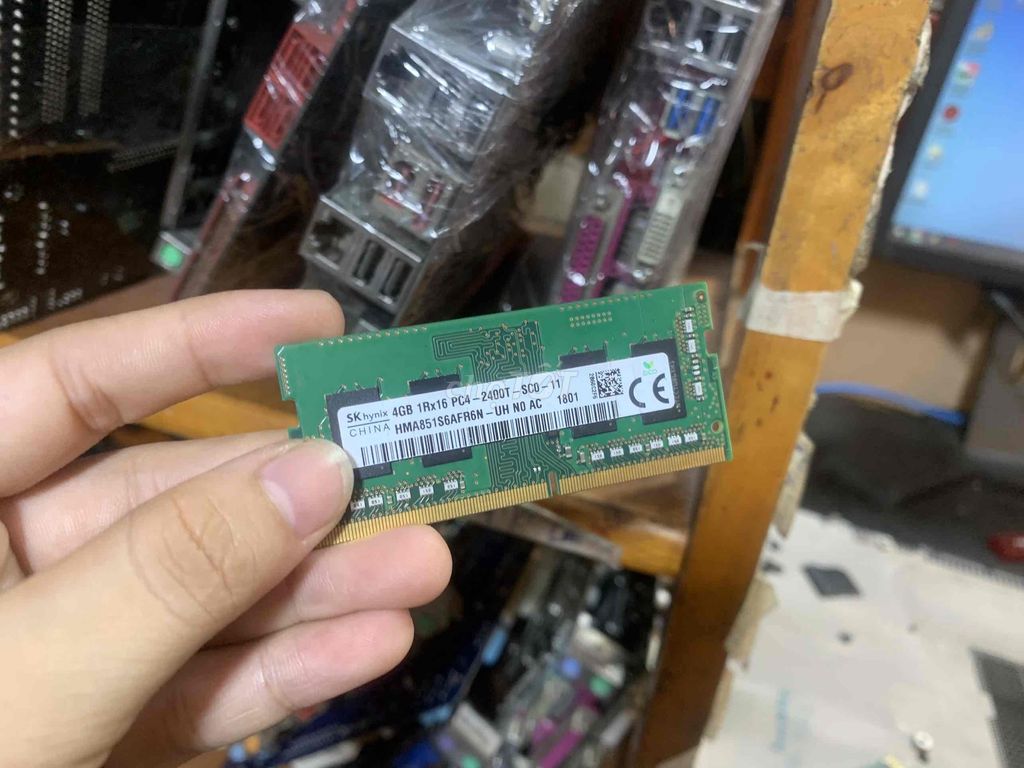 RAM LAPTOP PC4 4GB 2400T CHO KHÁCH LẮP MÁY