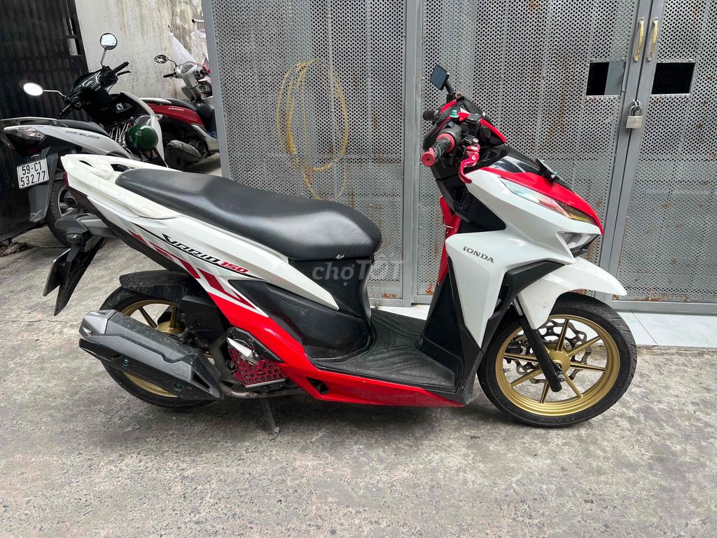 Honda Vario 150 2019 с хошиминскими номерами и хозяином