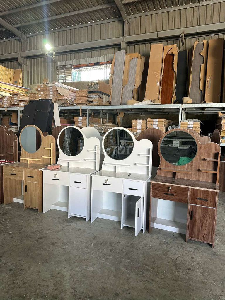 Bàn trang điểm Nhựa Ecomi. Mua bán Bàn ghế tại Quận Cẩm Lệ Đà Nẵng được đăng bởi Uyên Trần hình 1