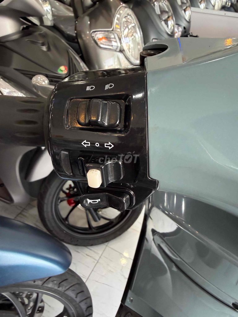 VESPA 50cc - 2024. Odo 3 Ngàn Km. BS 68. Mua bán Xe máy tại Thành phố Rạch Giá Kiên Giang được đăng bởi XE MÁY CŨ TÂN 128 hình 11