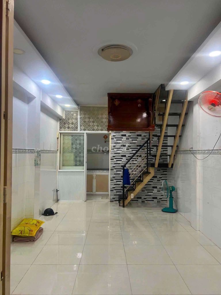 Аренда · 2 комн. · 28 м² · Quận 11, ул. Đường Phú Thọ