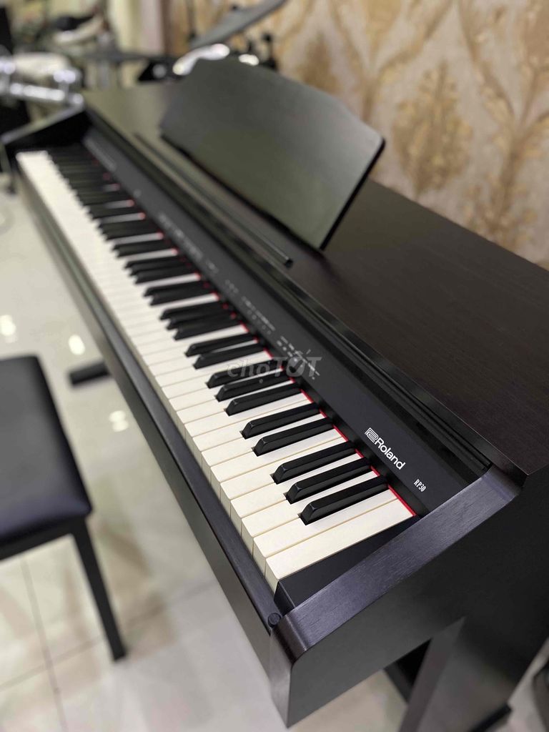 Piano Roland RP30