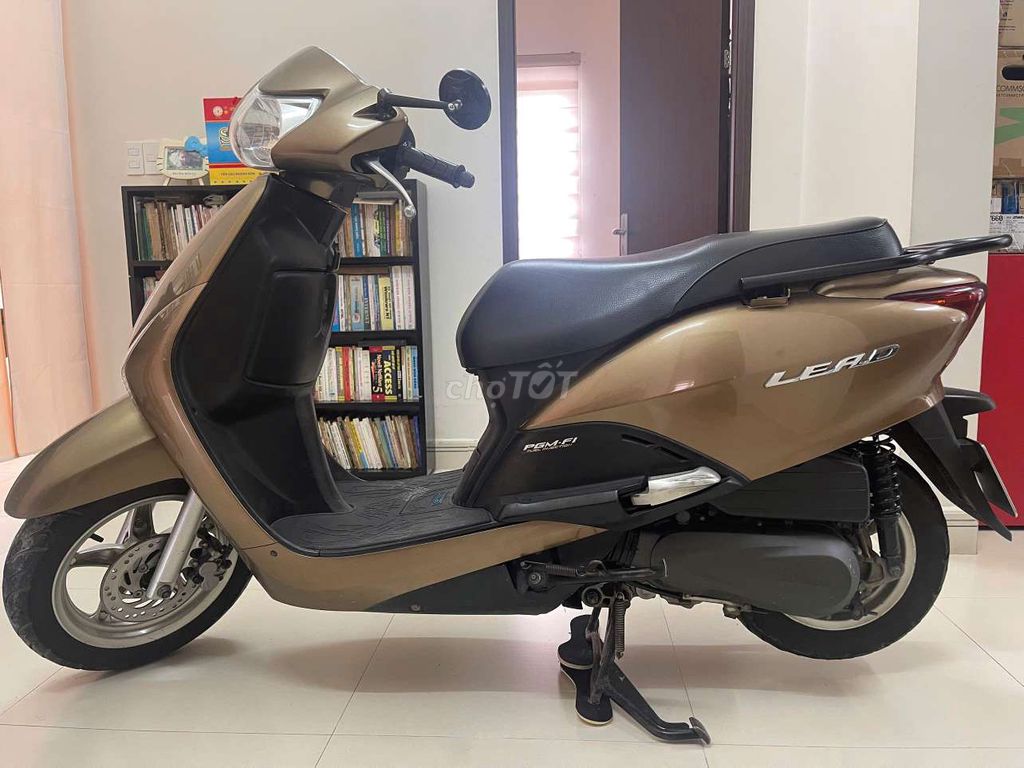 Xe máy Honda Lead màu vàng đồng, đời 2010. Mua bán Xe máy tại Thị xã Tân Uyên Bình Dương được đăng bởi Huỳnh Tấn Nam hình 2