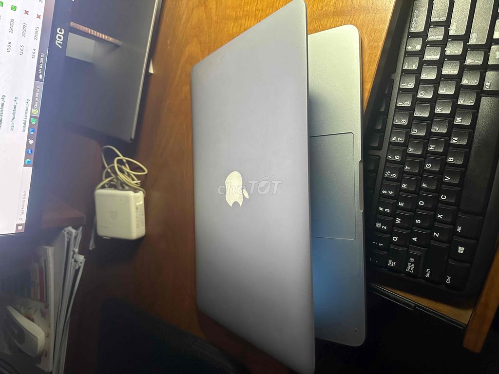 Macbook Pro 2015 logo táo sáng mới 95%