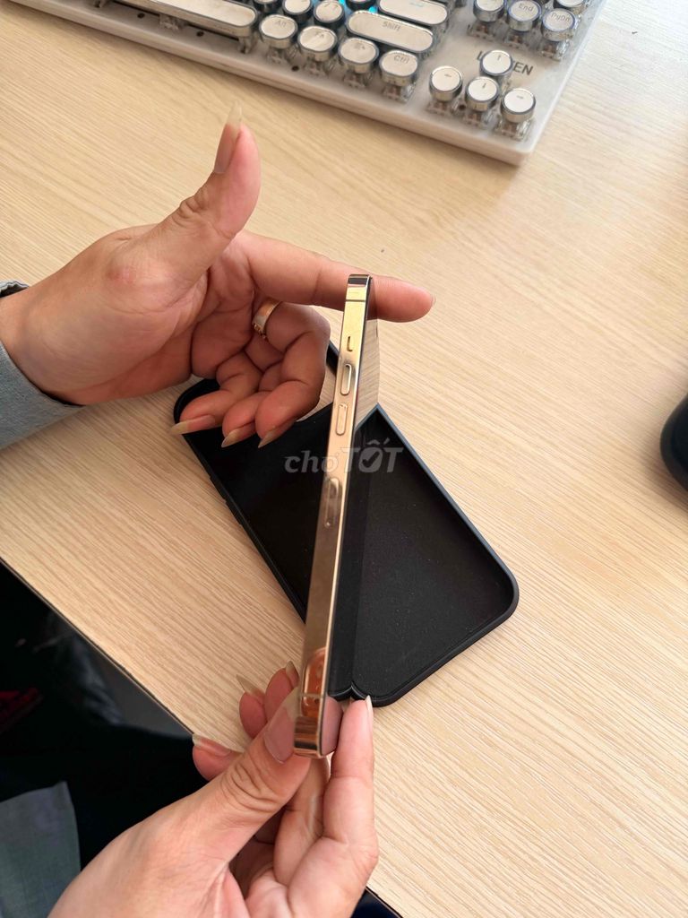 Apple iPhone 12 Pro Max 128GB Vàng. Mua bán Điện thoại tại Huyện Hóc Môn Tp Hồ Chí Minh được đăng bởi Mạnh Kòi hình 1