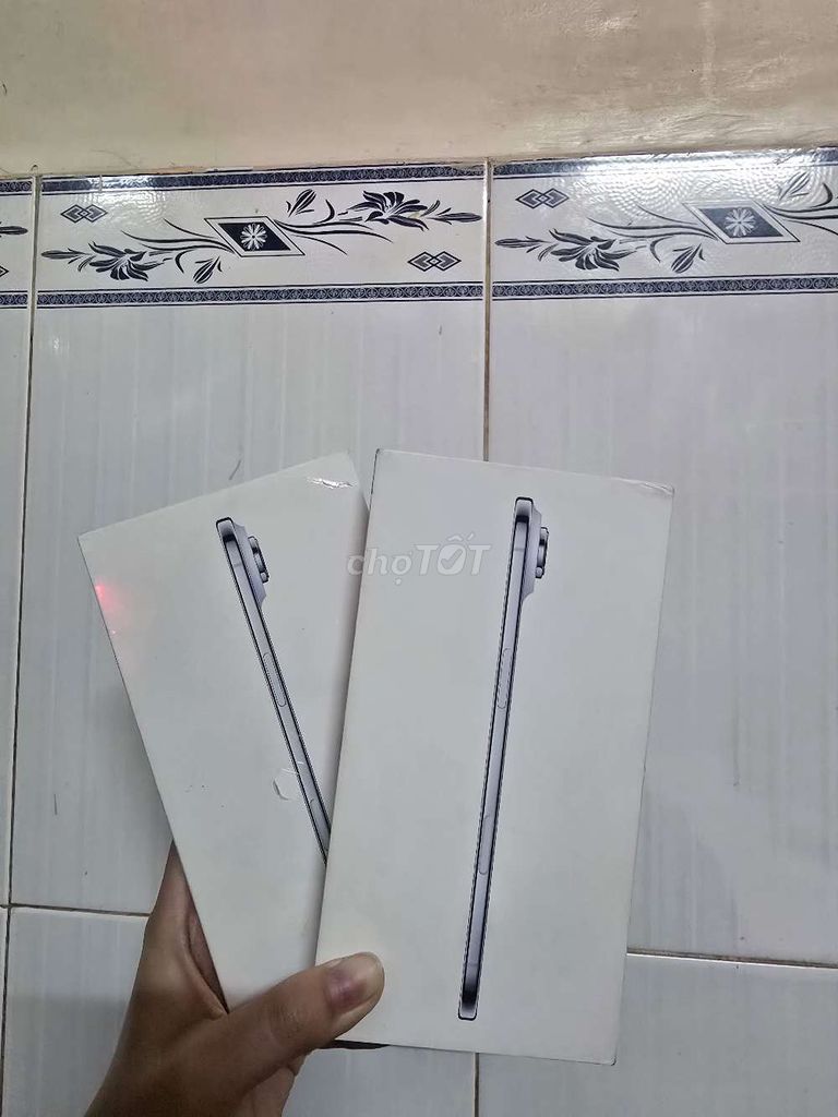 Apple iPad Air 256GB Xanh Nguyên seal. Mua bán Máy tính bảng tại Quận 8 Tp Hồ Chí Minh được đăng bởi Ngọc Lê hình 1
