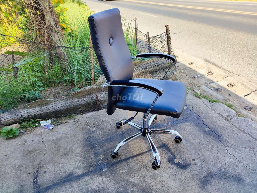 Ghế trưởng phòng BIDV thanh lý. Mua bán Đồ dùng văn phòng tại Huyện Đức Hòa Long An được đăng bởi Shop Đồ Cũ Văn Phòng Phú Hưng  hình 1