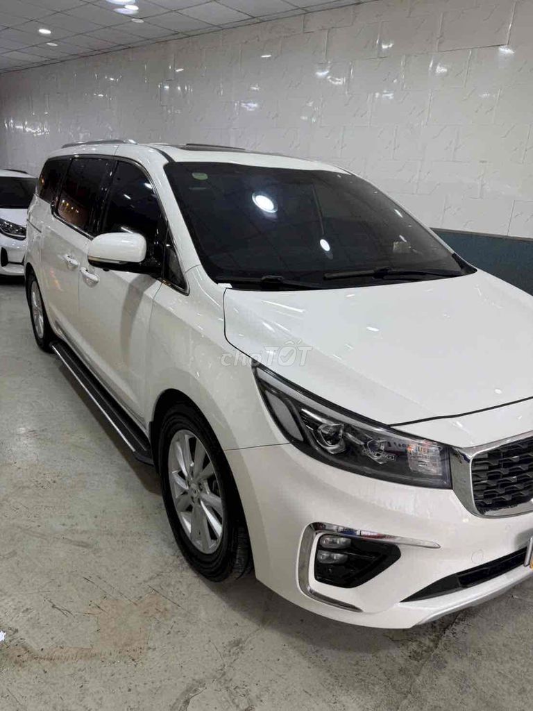 Kia Sedona Platinum G 2019 белый 80000 км