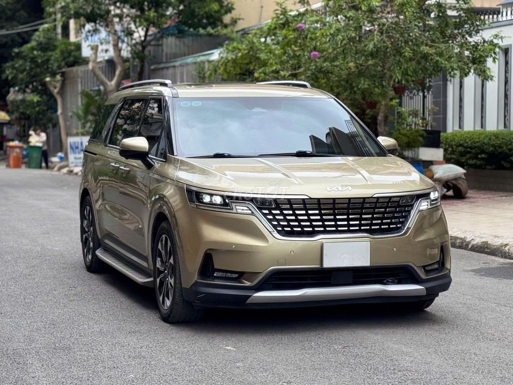 Kia Carnival Signature 2022, золотой песок, 7-местный
