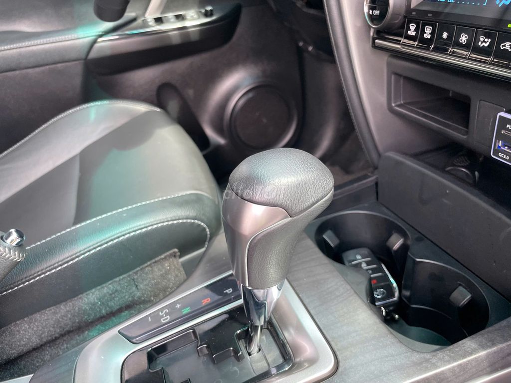 Toyota Fortuner 2.7 4x2 AT 2024 - 20000 km. Mua bán Ô tô tại Thành phố Dĩ An Bình Dương được đăng bởi Siêu Thị Ô Tô Bình Dương  hình 18