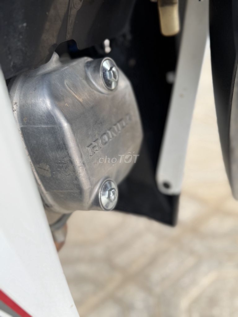 Xe chính chủ. Đi 8000. Mua bán Xe máy tại Thành phố Thái Nguyên Thái Nguyên được đăng bởi Win hình 4