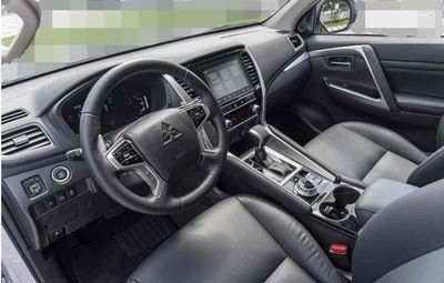 Mitsubishi Pajero Sport 4x4 xe gia đình ít đi