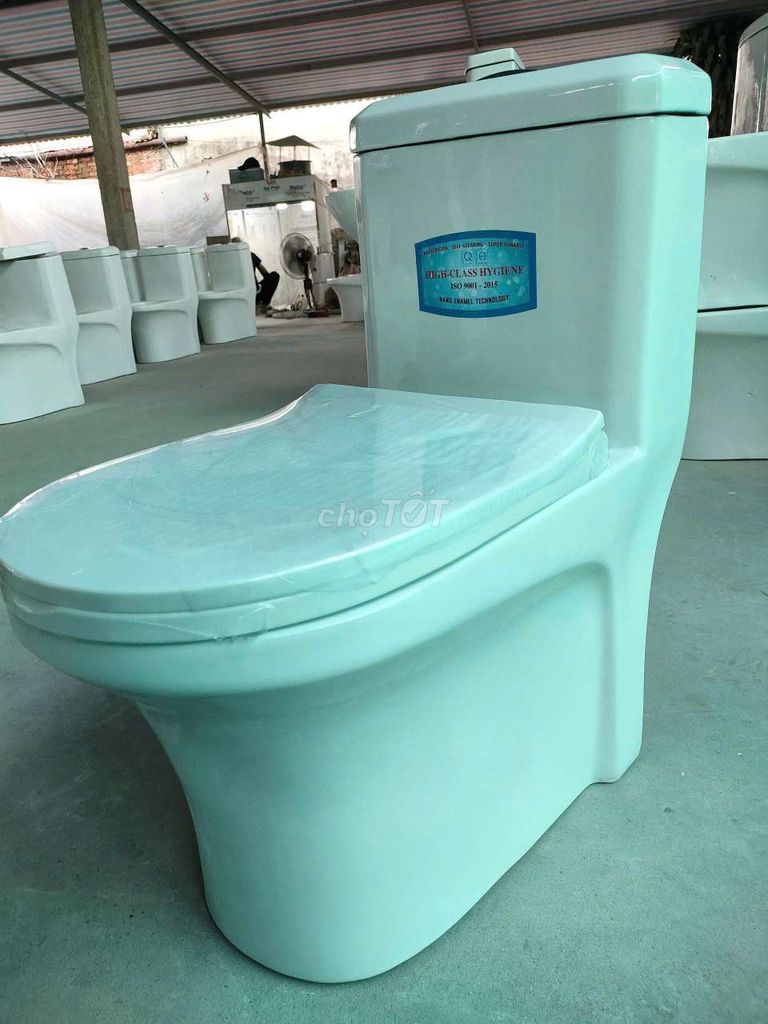 Bồn cầu liền khối sứ Trắng. Mua bán Thiết bị vệ sinh, nhà tắm tại Quận Ba Đình Hà Nội được đăng bởi trương trí dũng hình 1