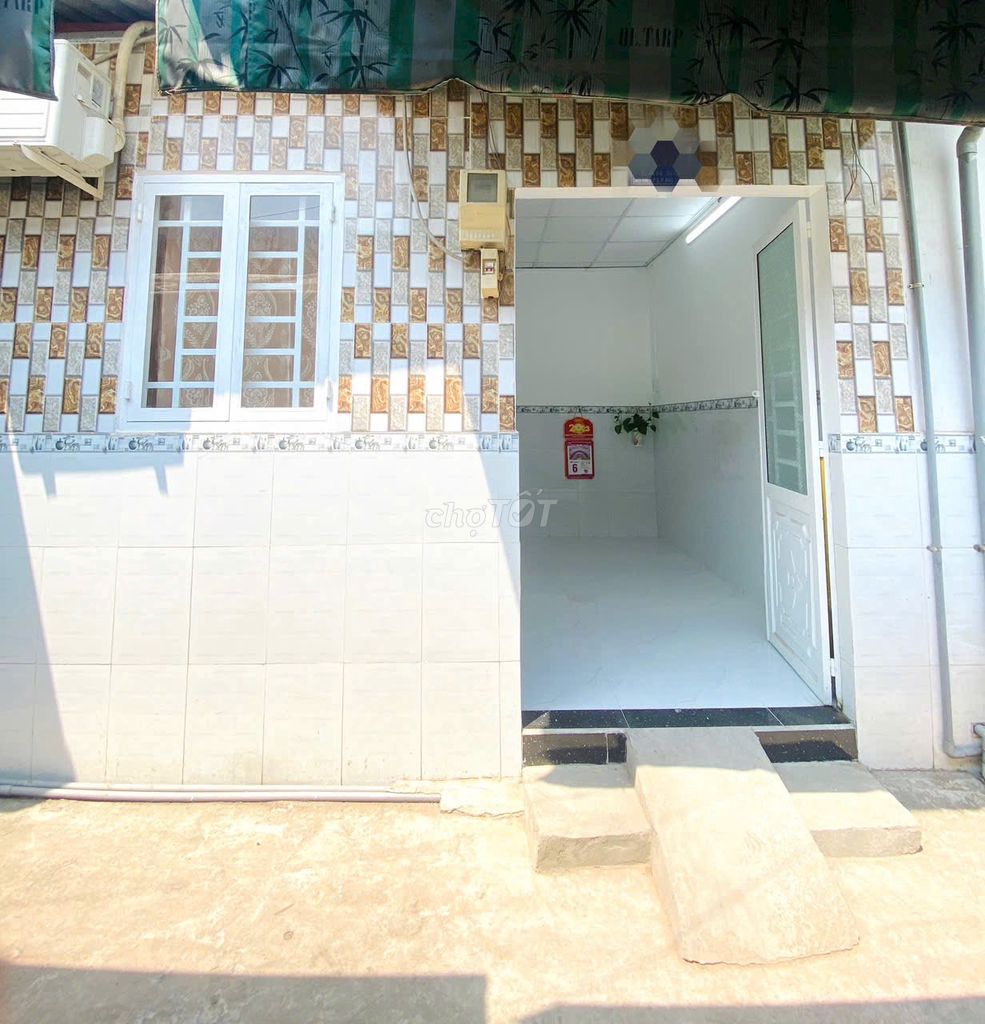 Tôi bân nhà 28 m2, ( 4m x 7m ), Xe hơi đậu trước nhà. Quận 7