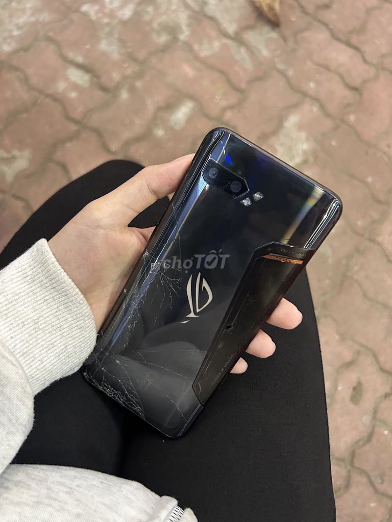 ROG Phone 2 8G/128GB Đen Đã dùng. Mua bán Điện thoại tại Huyện Châu Đức Bà Rịa - Vũng Tàu được đăng bởi thu minh hình 1