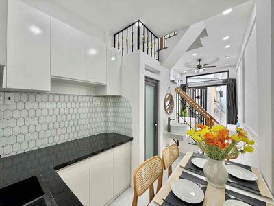 Аренда · 5 комн. · 40 м² · Quận 11, ул. Đường Lê Thị Bạch Cát