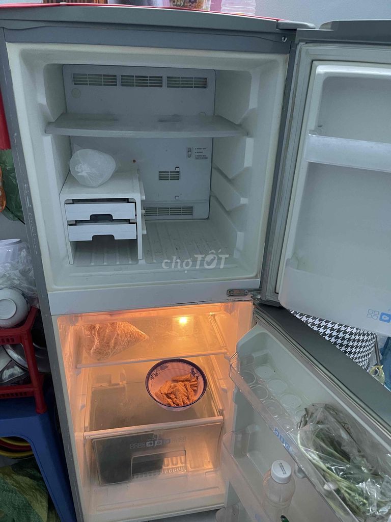 cần bán tủ lạnh panassonic còn sử dụng tốt máy êm