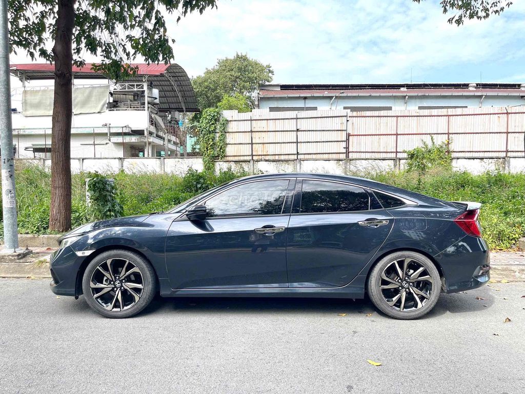 Honda Civic 2019 RS 61000 km, full hãng, odo chuẩn. Mua bán Ô tô tại Thành phố Thuận An Bình Dương được đăng bởi Nguyễn Duy Truyền hình 2