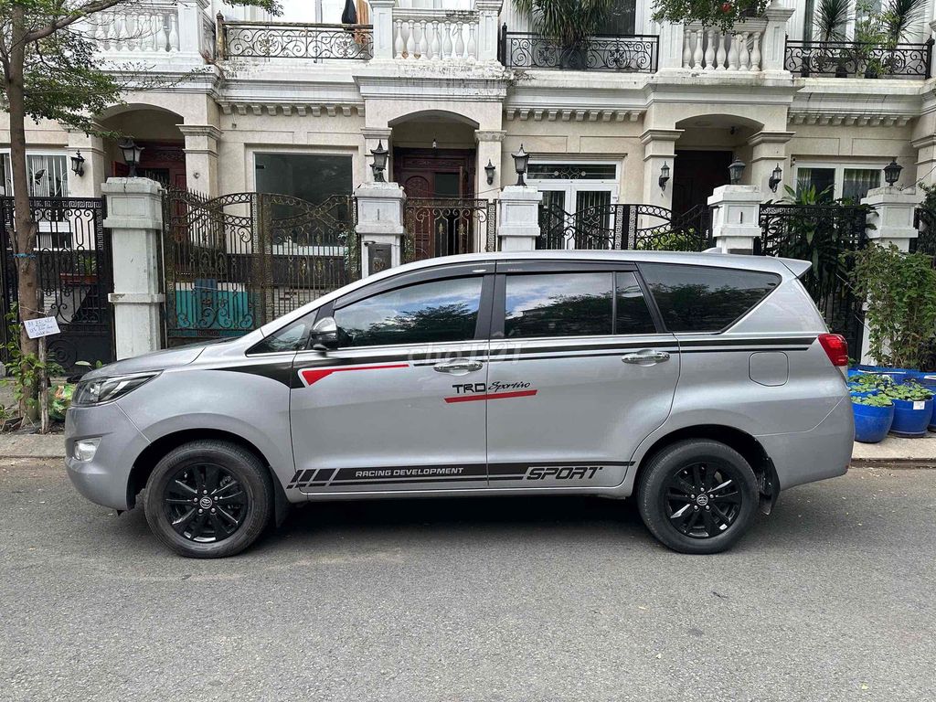 Toyota Innova 2018 photo 4