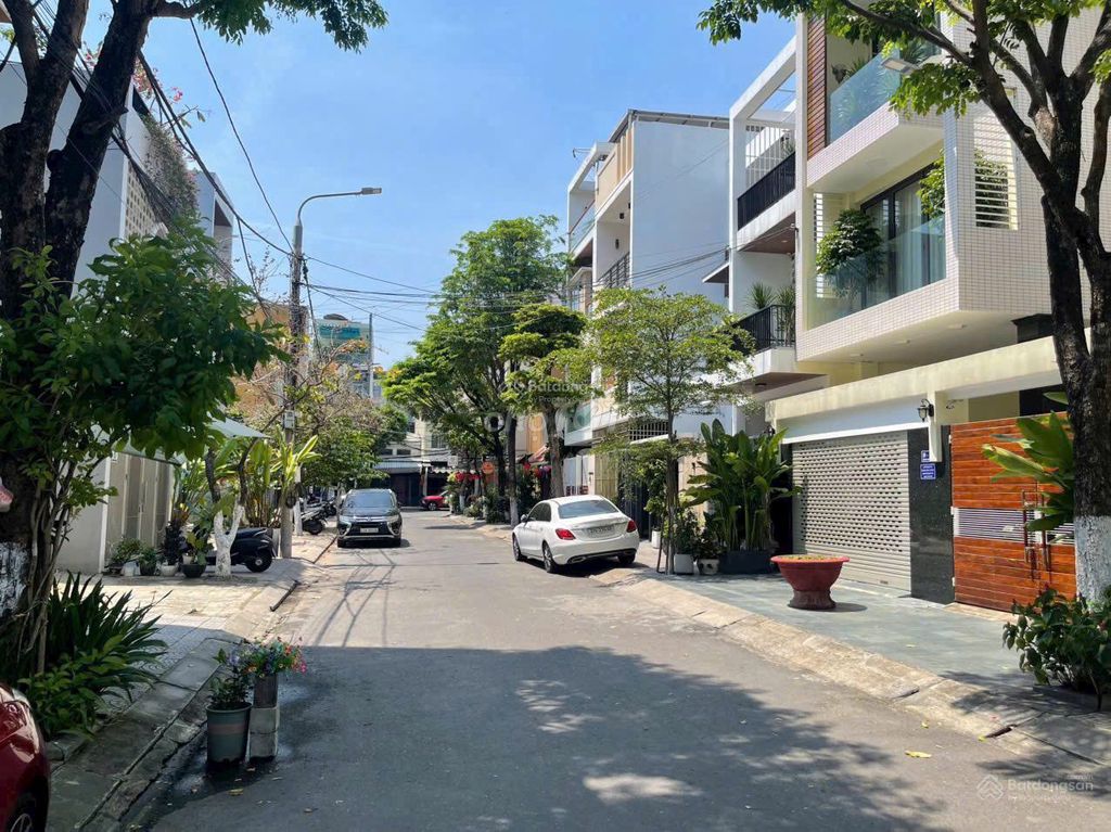 gấp nhà đẹp 3 tầng đường Bình Minh 3, gần cầu Rồng