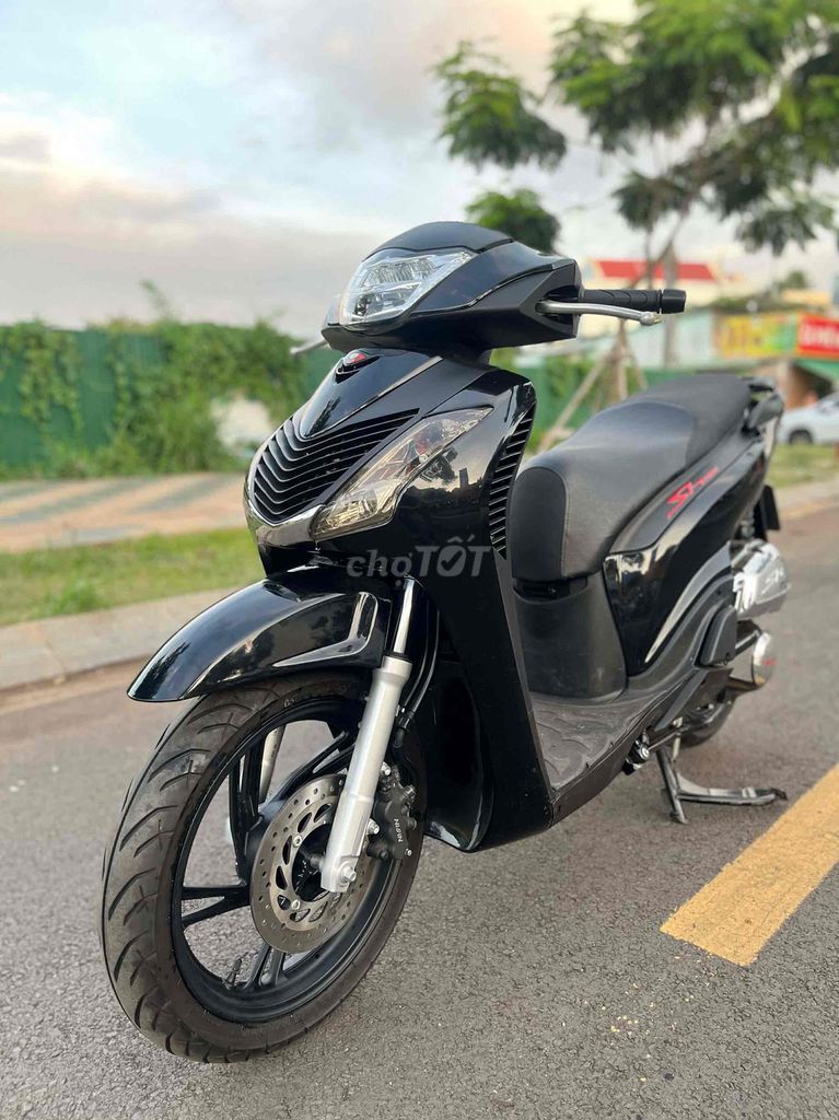 Honda SH150i Đen 3000 km. Mua bán Xe máy tại Thành phố Long Khánh Đồng Nai được đăng bởi Duy Linh Xe Máy Chợ Long Khánh  hình 4