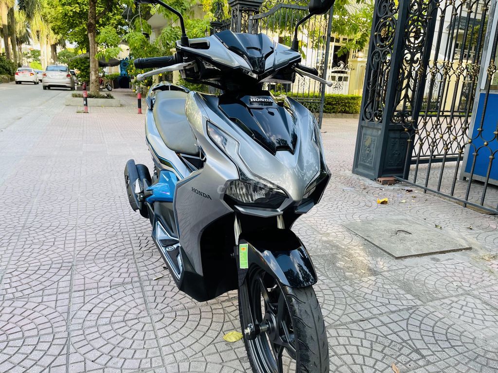 Оригинальная красота Honda Airblade 125 2023 Серый цинк