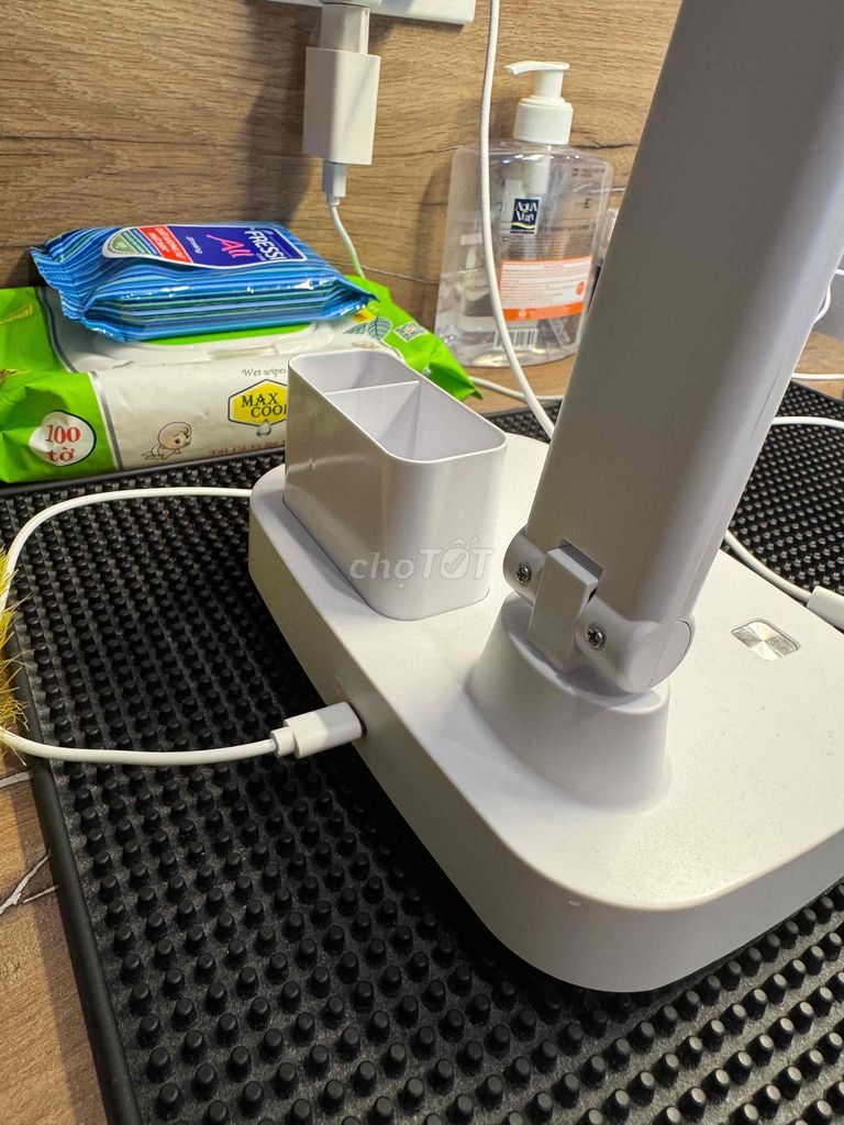 Đèn học chống cận UNIQ SOLAR E7 kiêm đèn ngủ