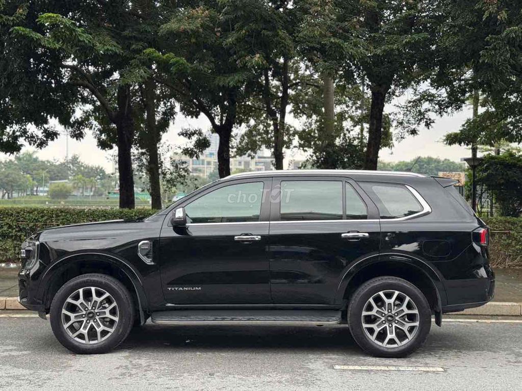 Ford Everest 2023 Titanium 2.0L 4x2 AT - 30000 km. Mua bán Ô tô tại Quận Cầu Giấy Hà Nội được đăng bởi TRUNG HIẾU AUTO hình 5