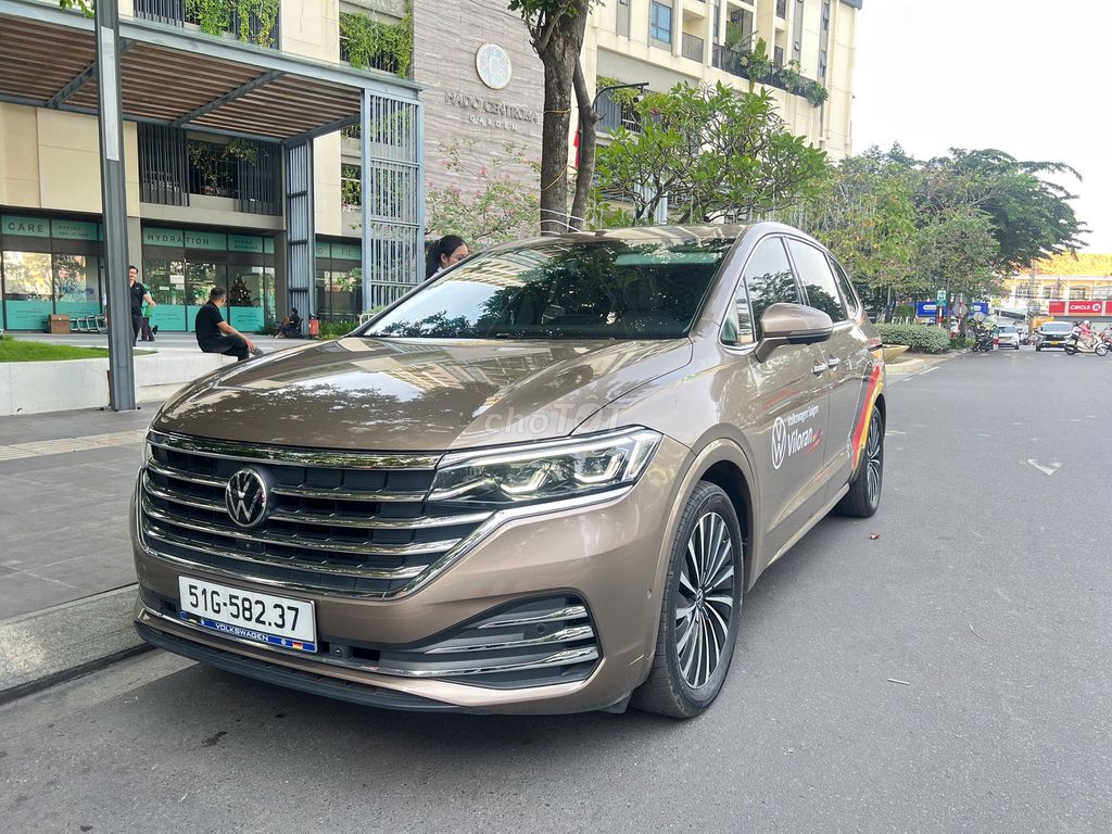 HOT XE- VILORAN LUXURY 2024 VÀNG ĐỒNG. Mua bán Ô tô tại Quận Tân Bình Tp Hồ Chí Minh được đăng bởi Kim Hà Volkswagen Sài Gòn  hình 1