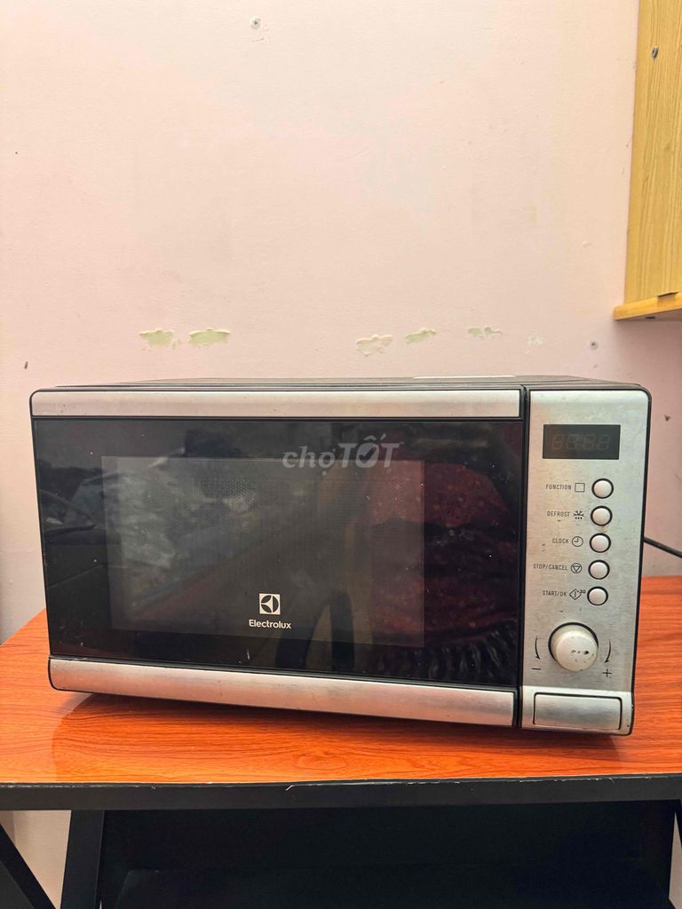 Lò vi sóng Electrolux. Mua bán Bếp, lò, đồ điện nhà bếp tại Quận Tân Phú Tp Hồ Chí Minh được đăng bởi Chị Thuy Tien hình 1