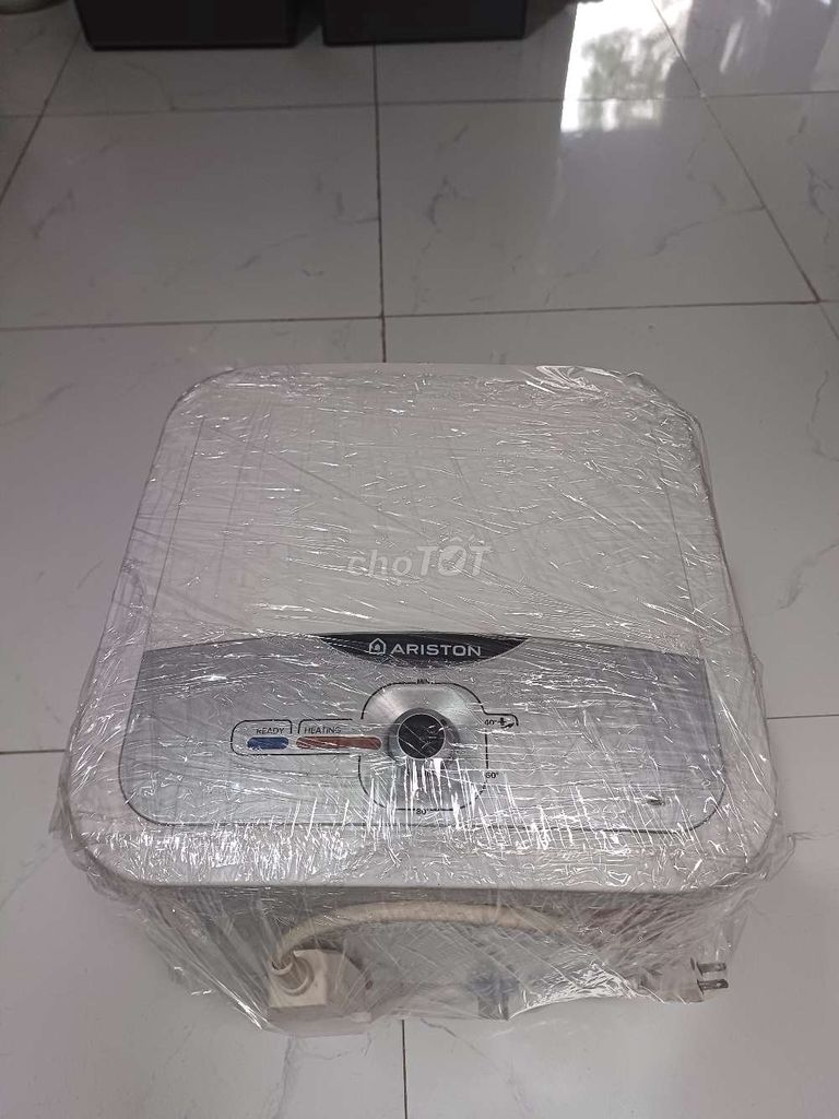 MÁY NƯỚC NÓNG ARISTON 15L TRƯNG BÀY BH 2 NĂM