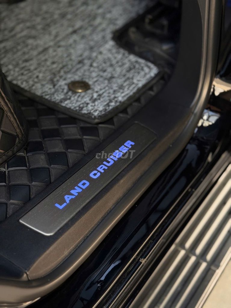 Toyota Land Cruiser 300 VXR V6 2023, Chất Như Mới. Mua bán Ô tô tại Quận Long Biên Hà Nội được đăng bởi Long Biên Cars hình 13