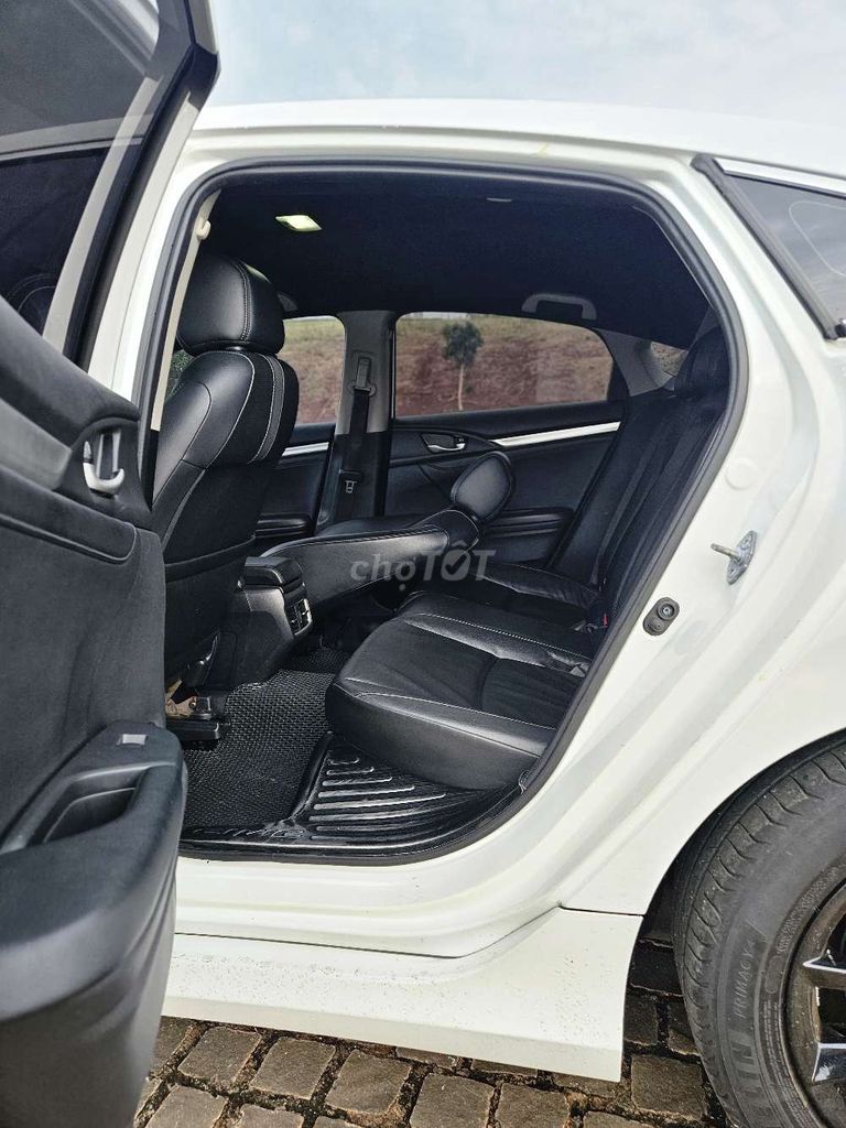 Honda Civic Bản G 2020 màu trắng, số tự động. Mua bán Ô tô tại Thành phố Gia Nghĩa Đắk Nông được đăng bởi trần quang tiến hình 6