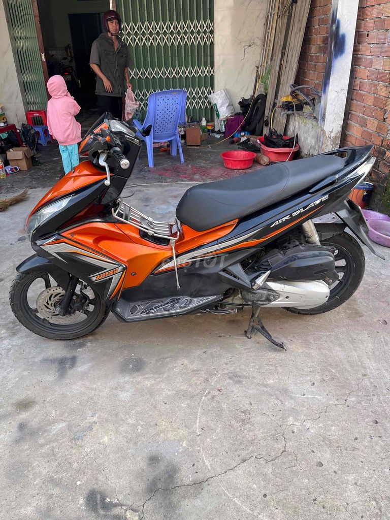 Honda Air Blade Fi 2015 125cc Cam đen b 68 9 chủ. Mua bán Xe máy tại Quận Cái Răng Cần Thơ được đăng bởi Cầm Đồ Minh Tấn hình 4