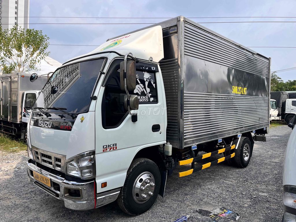 Isuzu QKR270 2021 thùng kin 4m38 tải 1tấn9 zin đéc