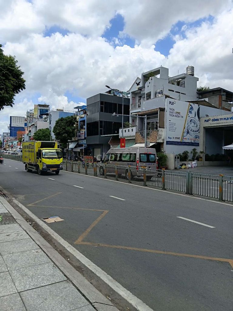 Bán 440m2 đất và nhà xưởng mặt tiền Hoàng xuân hoành viao lũy bán bích