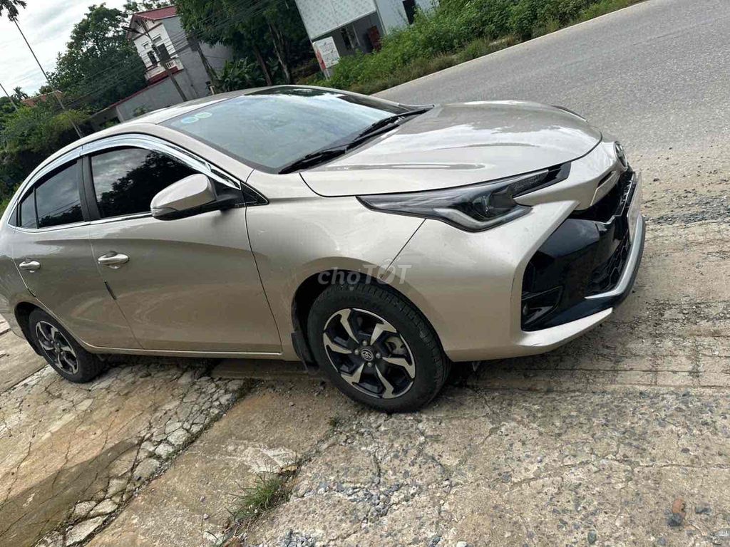 Toyota Vios 2024, механическая коробка передач, золотистый песок