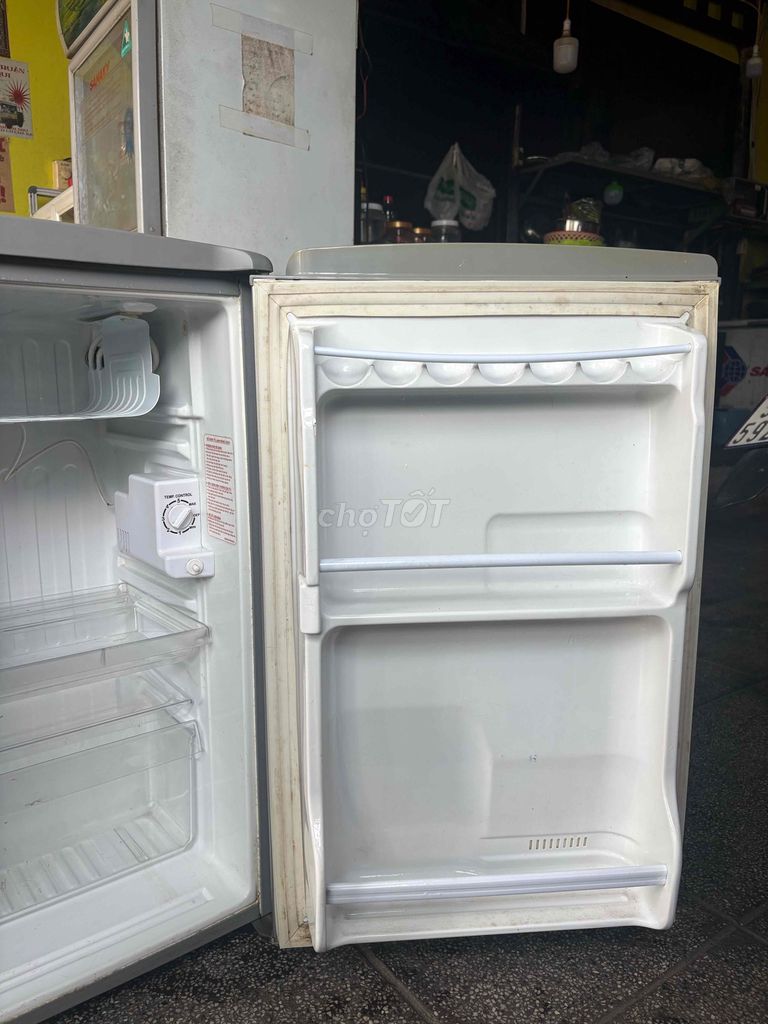 Tủ lạnh mini Aqua AQR-95AR(SS) 90l Xám 2015. Mua bán Tủ lạnh tại Huyện Lấp Vò Đồng Tháp được đăng bởi Nam Nguyen hoai hình 1