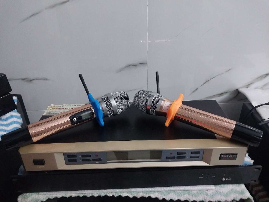 ❤️Micro không dây Bayer 790S Vàng đồng. Mua bán Tivi, Âm thanh tại Quận Gò Vấp Tp Hồ Chí Minh được đăng bởi KHO AMPLY LOA ÂM THANH BÃI XỊN GIÁ RẺ MR THẮNG  hình 1