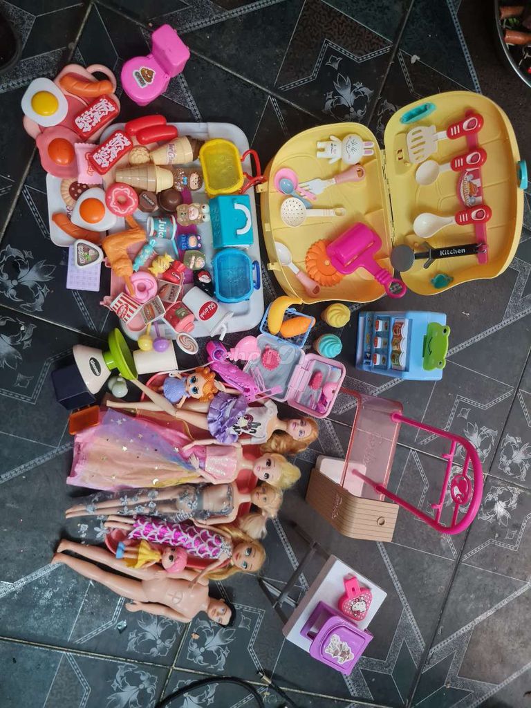combo set Búp bê Barbie+đồ hàng siêu cute rẻ ạ . Mua bán Mẹ và bé tại Quận 3 Tp Hồ Chí Minh được đăng bởi Sơn hình 1